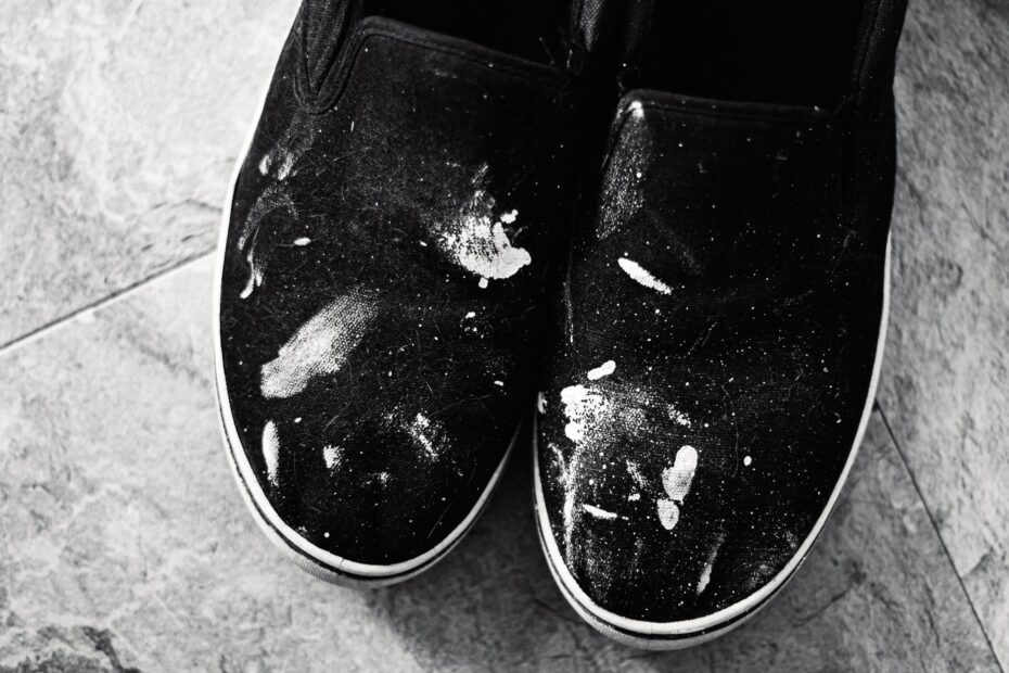 How to Remove Stubborn Stains from Canvas Shoes? Safe Cleaning